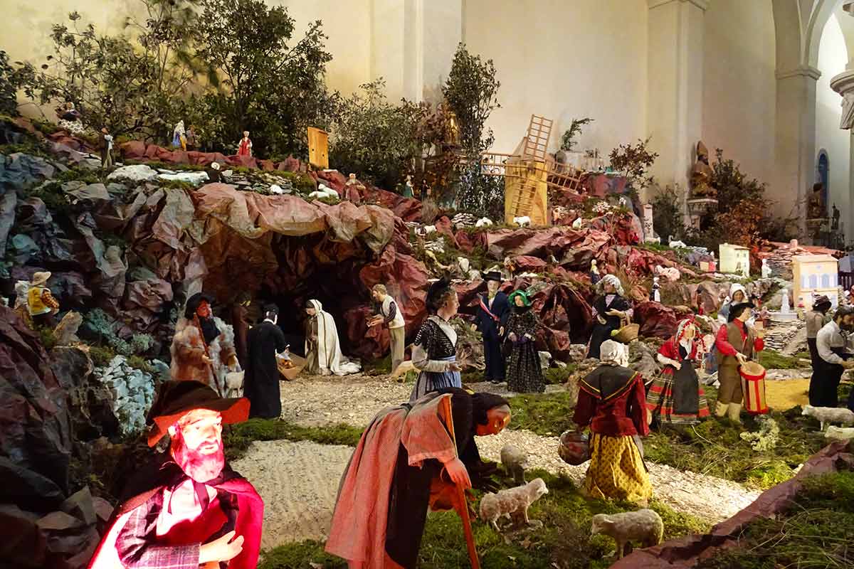 Crèche de Noël à Saint-Saturnin-lès-Apt © VF