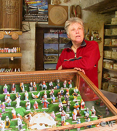 Santons Magali Montagard la Crémade © VF
